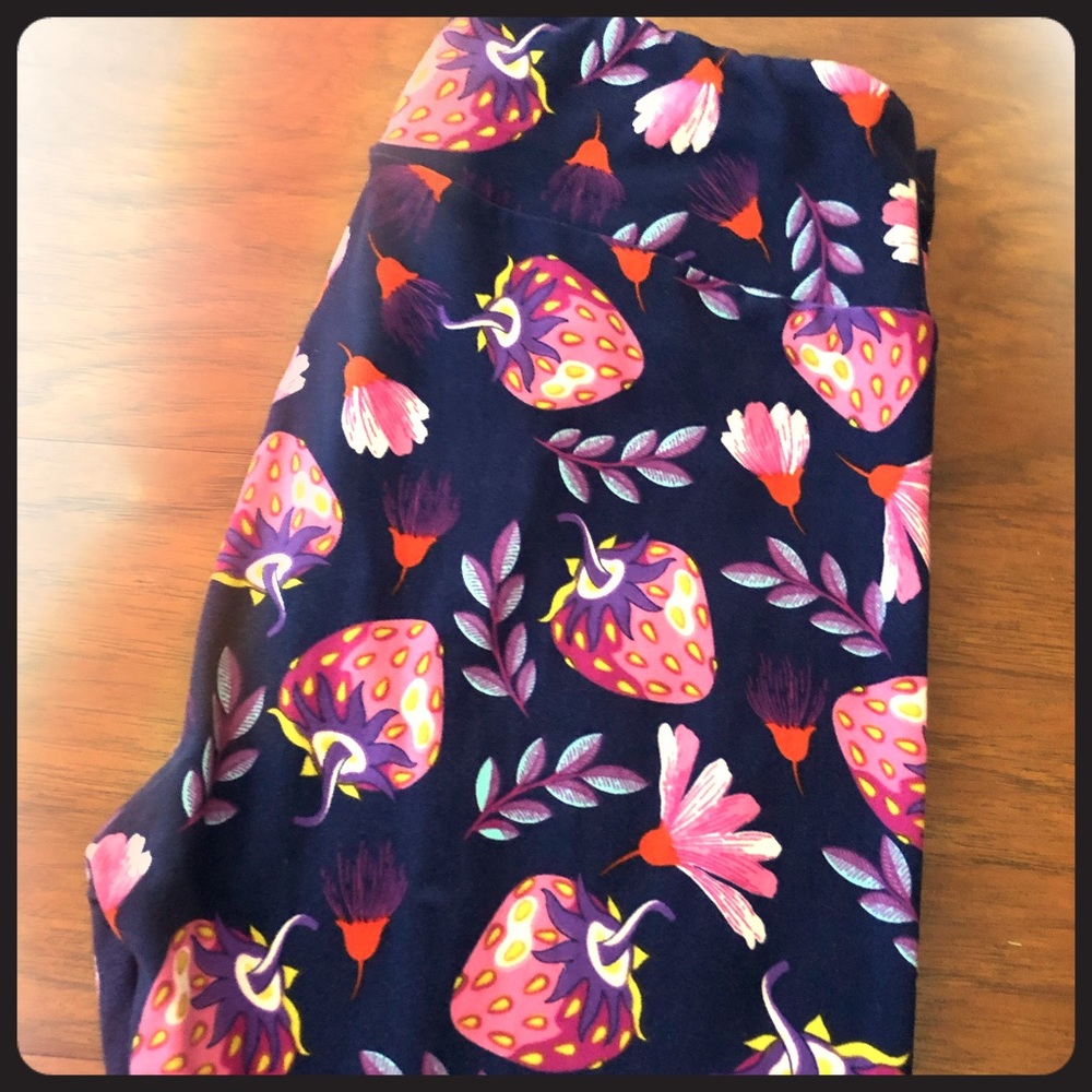 LuLaRoe Strawberry Leggings